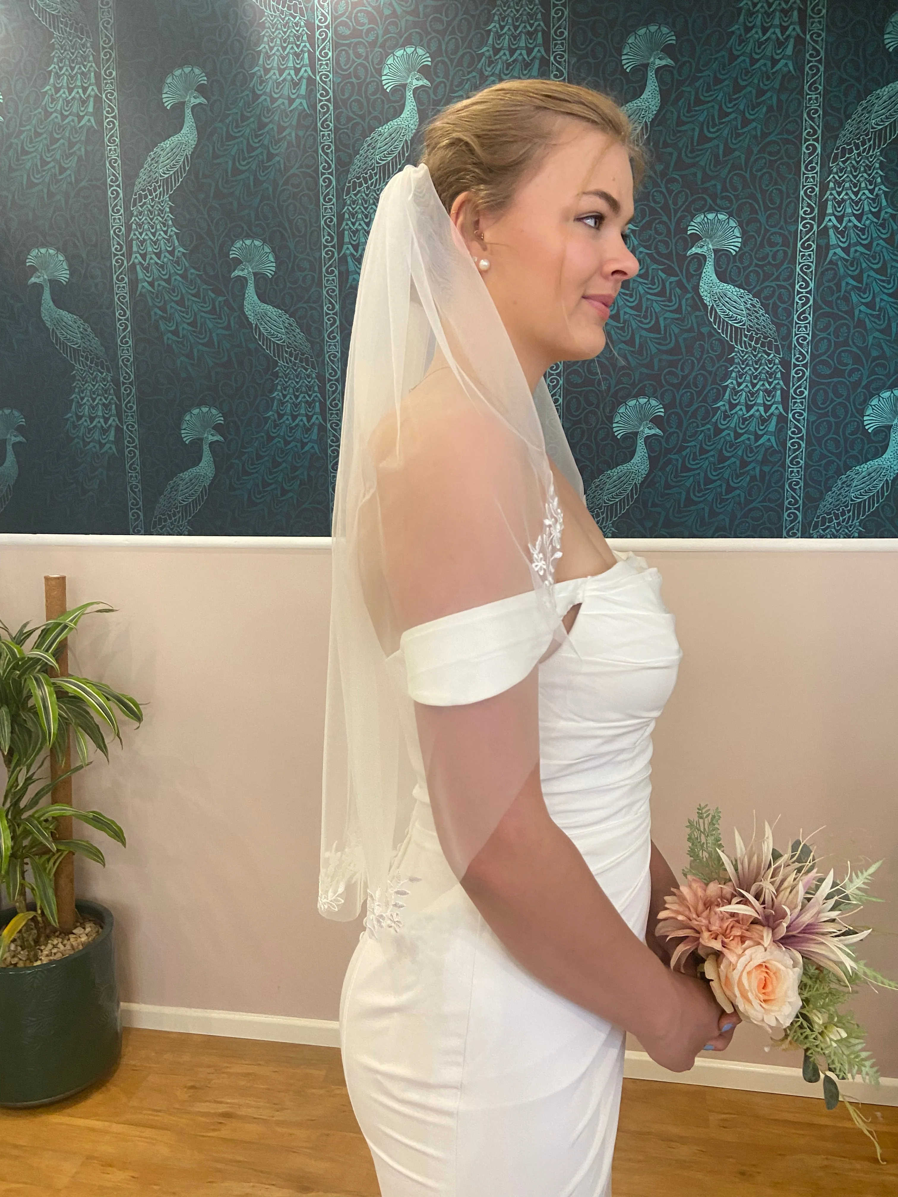 Delicate flower ivory veil in 3/4 metre length Express NZ wide