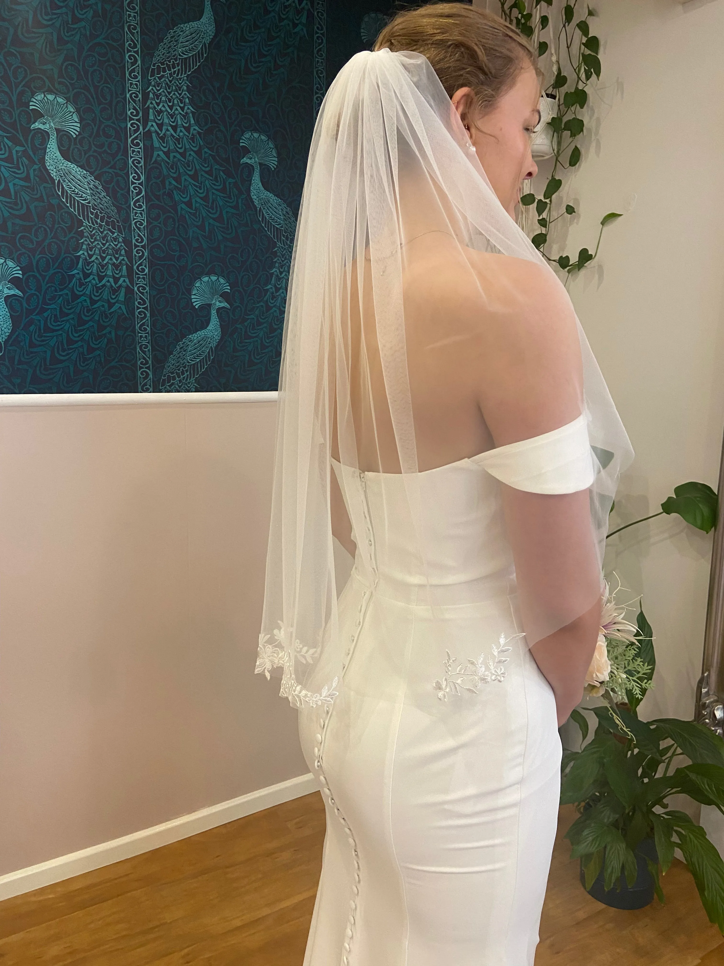 Delicate flower ivory veil in 3/4 metre length Express NZ wide