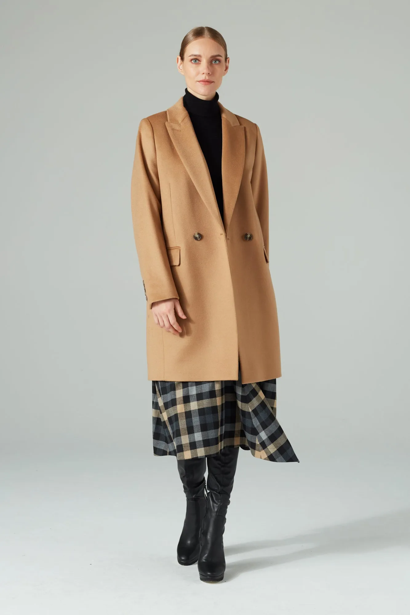 SLIGHTLY FITTED ITALIAN WOOL COAT CAMEL